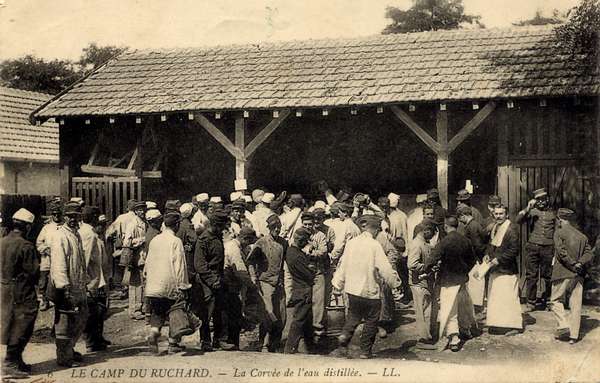 La corvée de l'eau distillée
