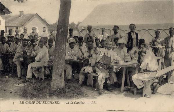 A la cantine