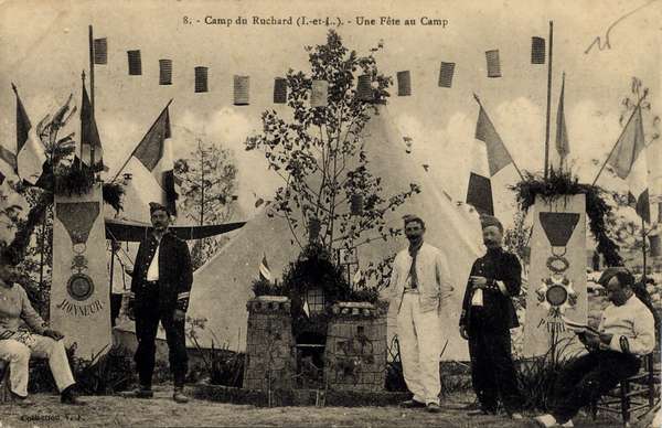 La fête au camp du Ruchard : &laquo honneur, patrie &raquo